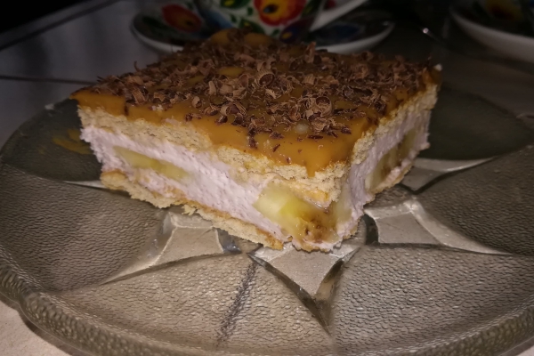 Szybkie ciasto bez pieczenia z bananami