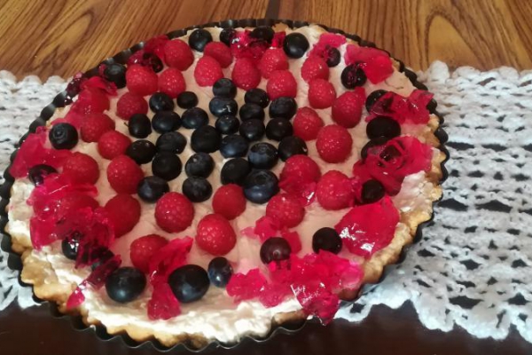 Tarta z serkiem ricotta i owocami-wspaniale smakuje do kawy
