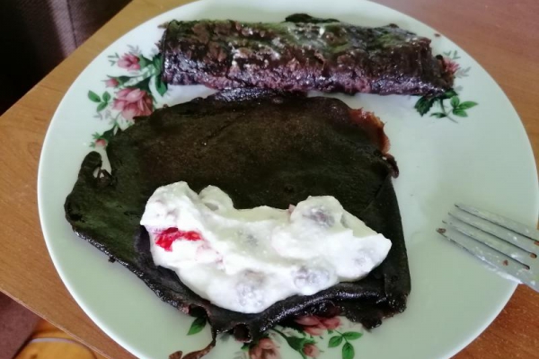 Naleśniki czekoladowe z serem białym i mascarpone ,dodatkiem malin