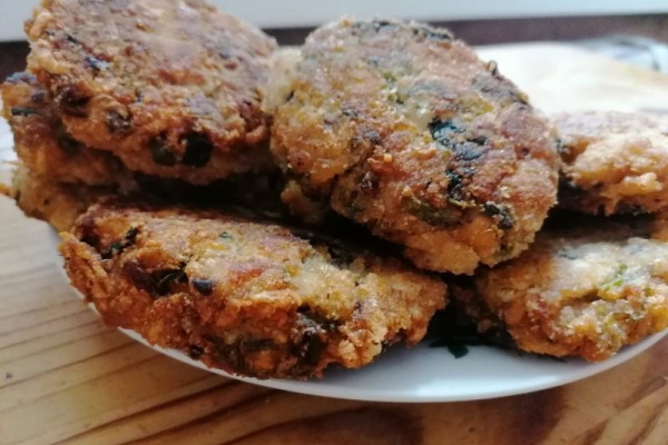 Kotleciki drobiowe z różnymi dodatkami