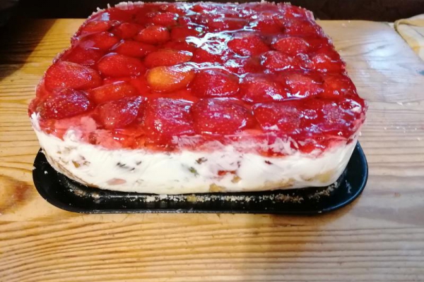 Galaretkowiec z truskawkami