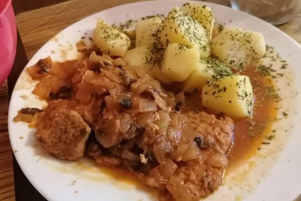 Kotlety zapiekane w sosie
