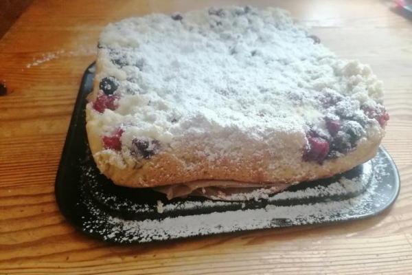 Ciasto półkruche z owocami sezonowymi