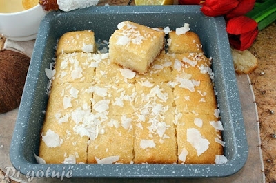 Namoura - arabskie ciasto z kaszy manny i wiórków kokosowych (bez jajek i mąki)