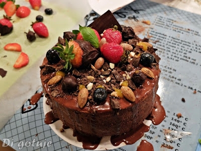 Tort z musem i ganache czekoladowym (biszkopt genueński) - warsztaty z Twardym Szparagiem