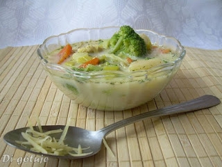Zupa serowo-brokułowa z kurczakiem