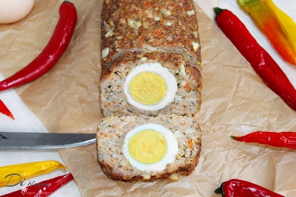 Pieczeń z mięsa mielonego z jajkiem/Pieczeń rzymska