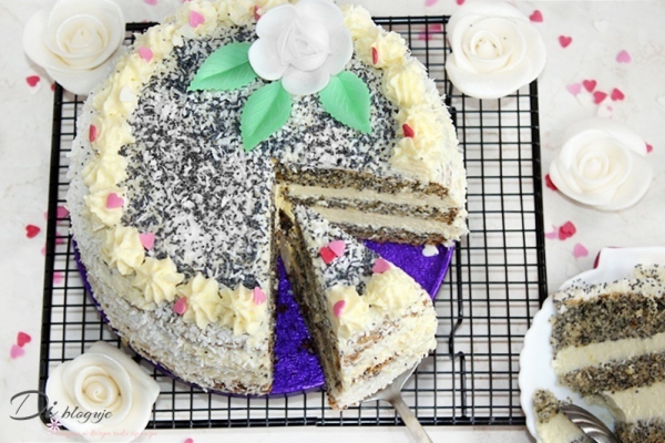 Tort Piegusek z kremem budyniowym