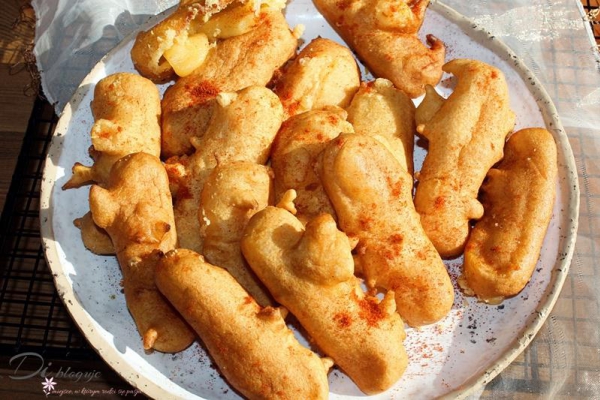Ser żółty smażony w lekko pikantnym cieście