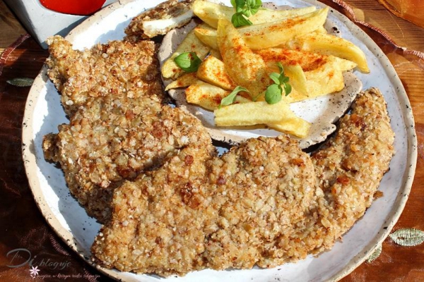 Kotleciki z piersi kurczaka w chrupiącej panierce z płatków gryczanych