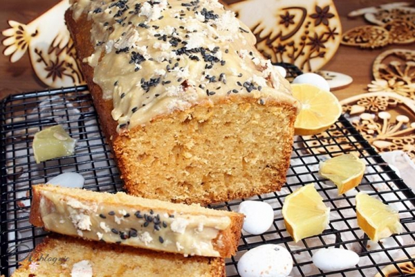 Babka cytrynowo-chałwowa z polewą chałwową