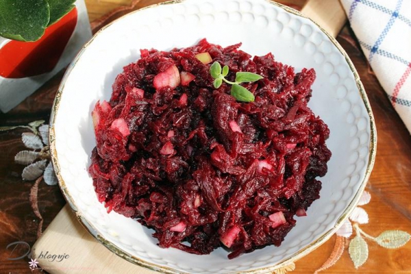 Buraczki pieczone z cebulą i olejem konopnym