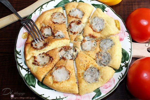 Biszkoptowy omlet z chrzanem i białą kiełbasą