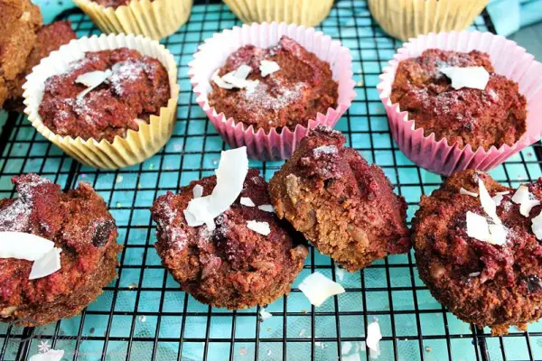 Muffinki buraczano-kokosowe z czekoladą i pestkami słonecznika
