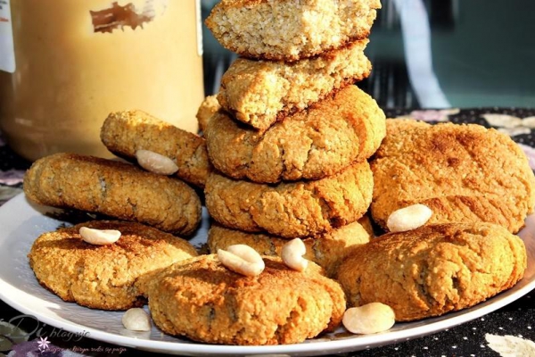 Zdrowe ciasteczka z masła orzechowego i mąki kokosowej (bez glutenu)