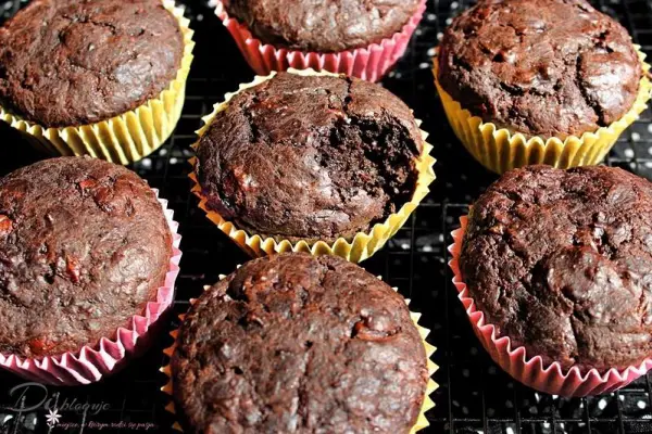 Muffinki czekoladowe z pieczonych buraków