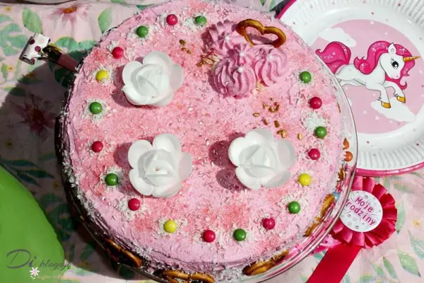 Różowy tort z malinową nutą dla dziewczynki (na 3 urodziny Natalii)