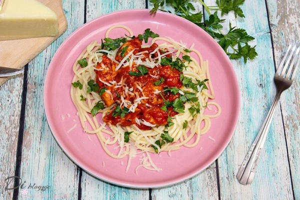 Spaghetti z indykiem i pastą pindżur, czyli szybki obiad w 20 minut