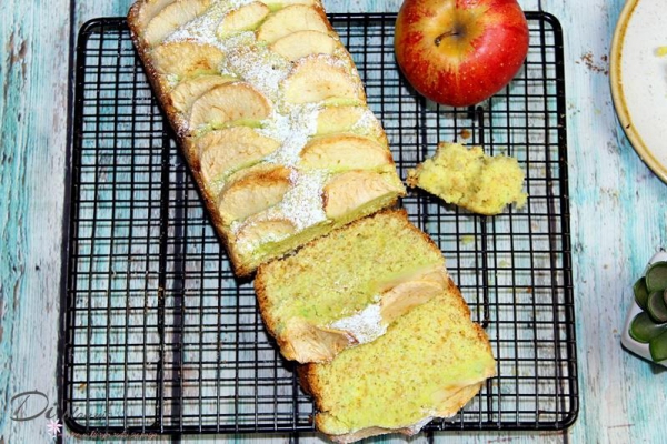 Łatwa babka z kisielem i jabłkami