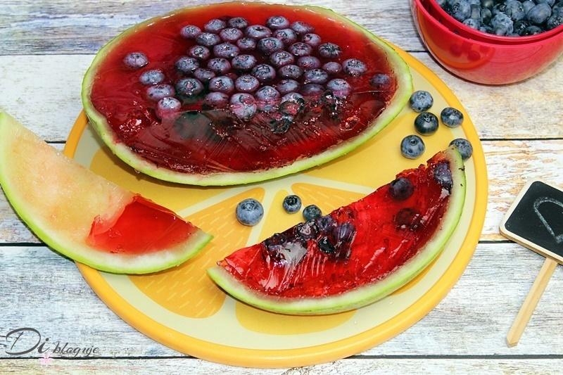 Galaretka w arbuzie - pyszny i łatwy deser na lato!