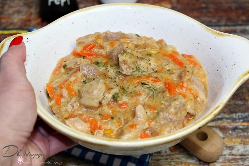 Gulasz z golonek indyka z warzywami w sosie własnym