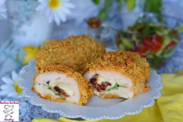 Kukurydziany filet z kurczaka faszerowany włoskimi smakami