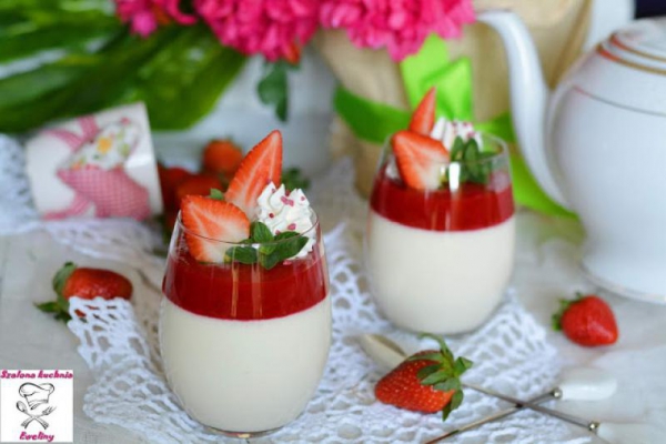 Waniliowa panna cotta z truskawkami