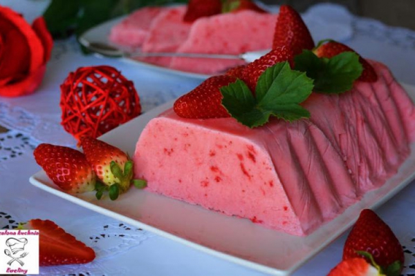 Truskawkowe Semifreddo