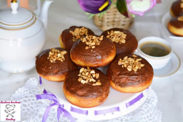 Pączki z czekoladą i orzechową nutą