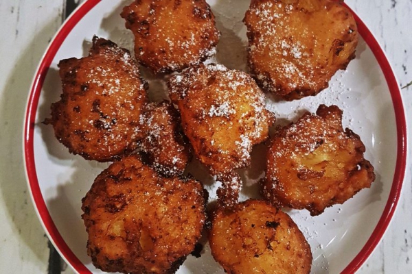 Szybkie mini pączki z jabłkami