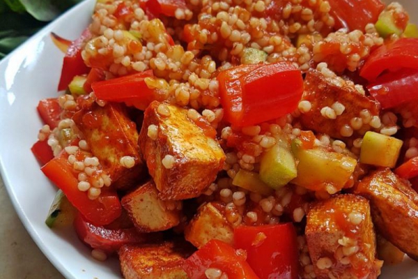Wegańskie kaszotto z tofu i warzywami