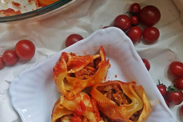 Muszle zapiekane po bolońsku