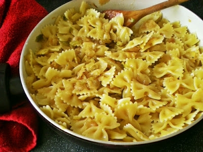 Farfelle con cavolo e cipolla...