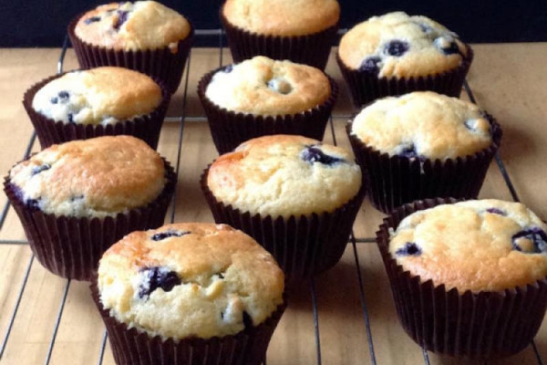Muffiny lekko kukurydziane z borówkami...