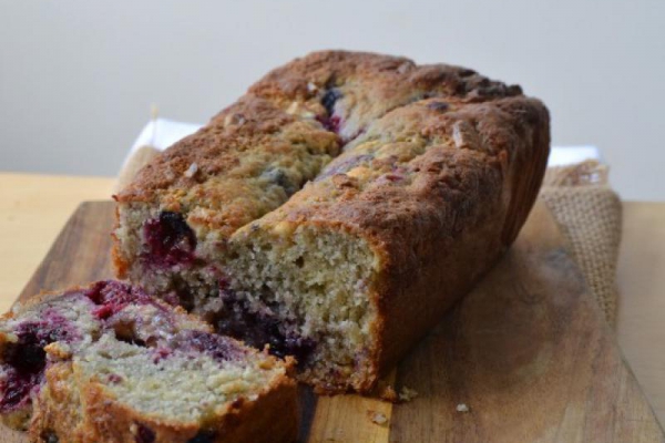 Ciasto z letnimi owocami i białą czekoladą (Summer Fruit Muffin Loaf)...