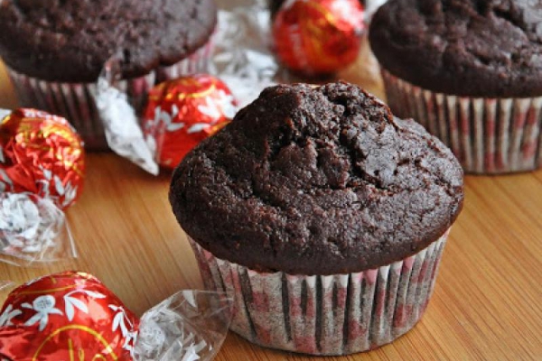 Podwójnie czekoladowe muffinki pełnoziarniste