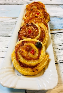 Przekąski roladki a la pizza