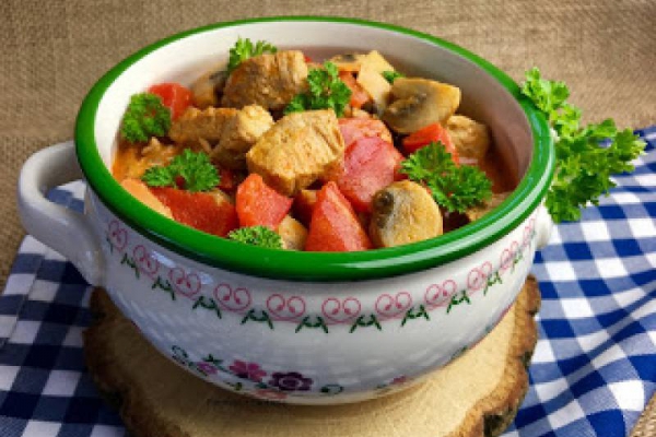 Gulasz ze schabu i warzyw