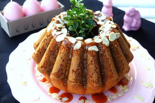 BABKA MARCHEWKOWA Z KARMELEM
