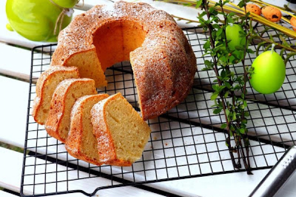 TWAROGOWA BABKA Z CYTRYNOWĄ NUTĄ
