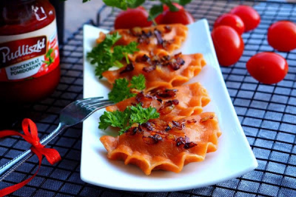POMIDOROWE PIEROGI Z SOCZEWICĄ