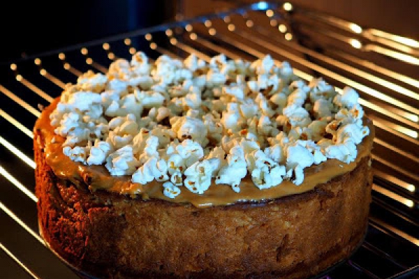 SERNIK KAJMAKOWY Z POPCORNEM (TEST PIEKARNIKA PAROWEGO)