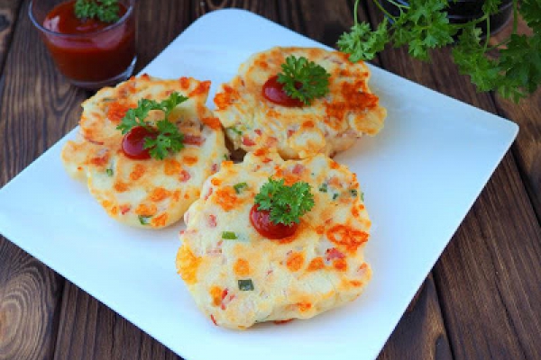 PLACUSZKI DROŻDŻOWE A LA PIZZA