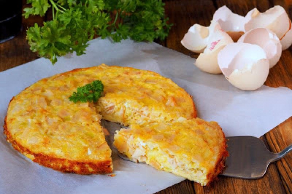 OMLET Z SZYNKĄ I POREM (z piekarnika)