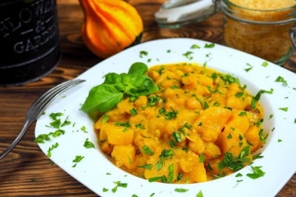 CURRY Z DYNIĄ I CIECIORKĄ
