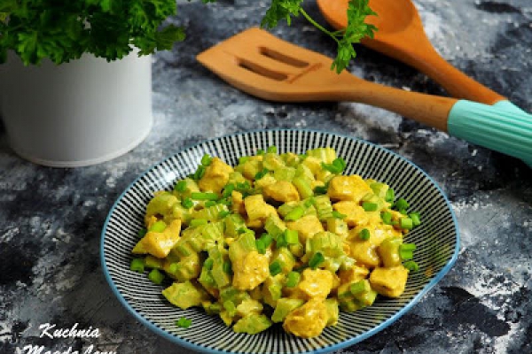SAŁATKA Z KURCZAKIEM CURRY