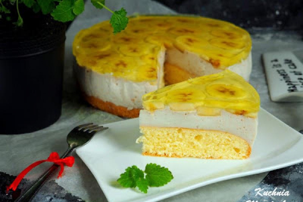 Jogurtowy bananowiec na biszkopcie