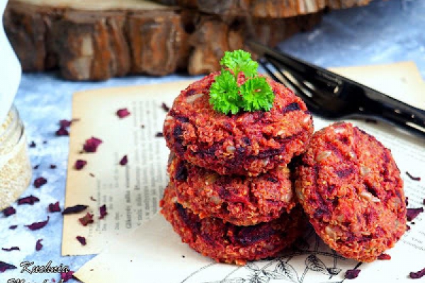 Burgery z buraków i komosy ryżowej