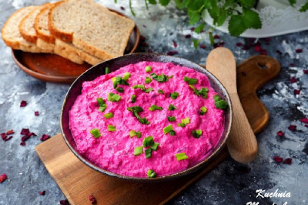 Pasta twarogowa z pieczonym burakiem