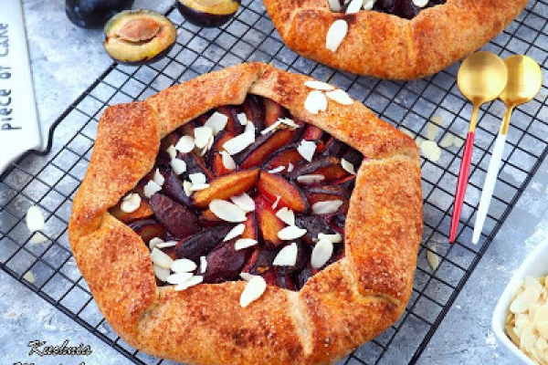 Pełnoziarniste galette ze śliwkami